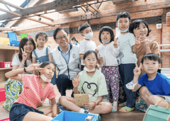 張善政親子齊動手 桃園軌道願景館舉辦捏黏土活動迎接兒童節