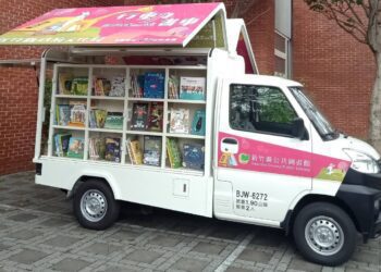 行動書車趴趴走 竹縣副議長王炳漢爭取開到竹北市西區