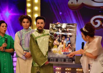 歌仔戲國寶許亞芬登上「超級冰冰秀」演出　精湛演技令白冰冰當場淚崩