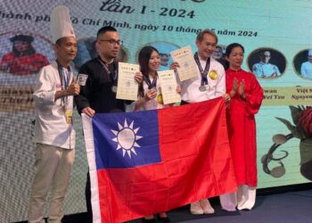 佛光大學蔬食系吳仕文 亞洲蛋糕與麵包挑戰賽獲金牌