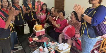 一塊蛋糕的力量 新北泰山阿嬤「人生首度」過生日 感動爆哭：原來這就是幸福