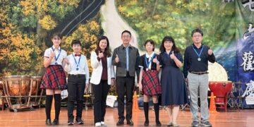 東華附小「以蹼力進」勇奪全國65屆科展第三名及康寧創新獎 康寧副總李紹康親頒專屬金屬獎章