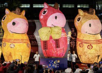 馬驫奔騰耀天際！2026新北市平溪天燈節馬年放天燈迎新春 照亮新年