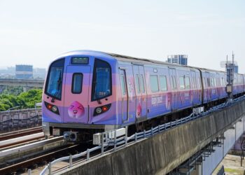 桃捷彩繪「快樂桃子號」列車啟動   民眾乘桃捷可玩AI生成遊戲抽好禮