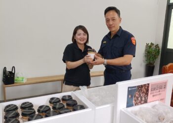影音/警察節前夕 東正汽車與音響公司捐贈咖啡奶茶慰勞礁溪分局