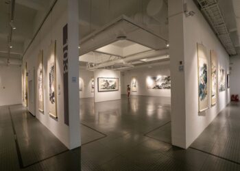 「蘇峯男—藝海遊踪八一回顧展」開幕 基金會推3文創品限量珍藏