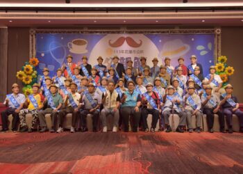 魏嘉彥化身紳士爸爸 花蓮市46位父親代表受獎表揚