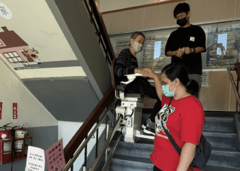 新北交通鑑定更貼心 無障礙升降椅上線 助行動不便民眾參會