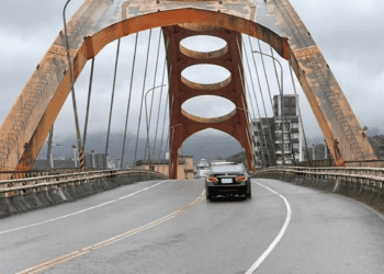 新長安橋大修除鏽油漆 6/14起每晚封閉至凌晨