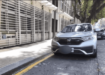 康芮颱風遠離 新北明日恢復正常上班上課 紅黃線管制同步重啟 水門周邊紅、黃線開放停車至17時