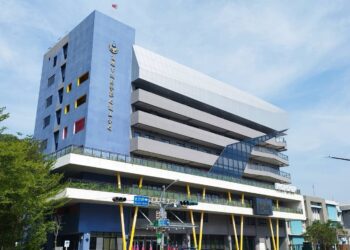 高雄市警局鼓山分局率先推動ESG認證 高雄市經貿發展協會贈送感謝狀