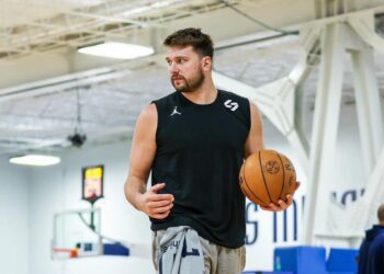 影/《NBA》「東77」唐西奇3秒準絕殺逆轉三分彈 獨行俠西冠2:0領先