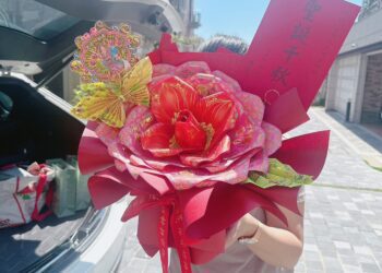 影音／金欸！百萬鈔票捧花獻心意 好神花超吸睛