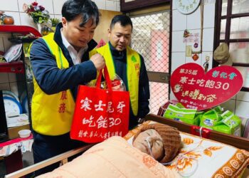 創世彰化寒冬送暖到家　國泰團隊化身傳愛天使送上年禮及應急紅包