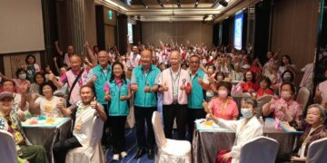 以棋會友活出銀髮精彩 台中市仁愛國際傑人會連11年舉辦長青跳棋賽