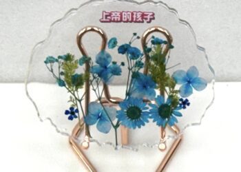 玩出興趣來 貴格會蘭陽教會開辦滴膠壓花課