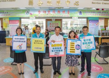 全國首創稅務臨櫃電子紙服務　嘉義縣財稅局便民又環保