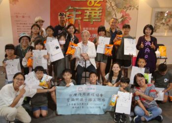 《二82年華-黃光男沙龍展》偏鄉童與館長的藝術相遇 跨世代感動綻放