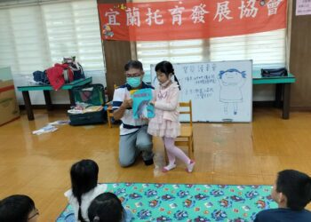 大手牽小手 每月雙周六羅東鎮兒童美語圖書館歡迎0到6歲親子共讀