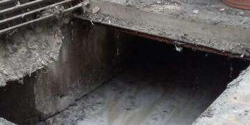 白色油污現形！新北環保局查獲土城食品廠違排 最高重罰 300 萬