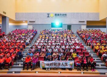 嘉義市逆齡人生課程開講　金鐘主持人王浩一分享c