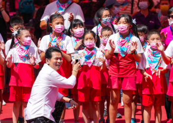 新北市客家義民爺文化祭 挑戰娃娃機夾取獎品 參與客家四首歌曲分享活動