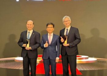 合庫人壽蟬聯客戶信賴及數位金融獎！推出網路投保旅平險抽戴資穎簽名球