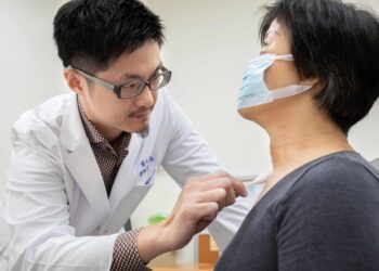 顯微手術及人工椎間盤置換治療　頸椎問題不再困擾！