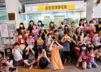 高雄市社教館假日活動 親子手作「永生花浮游花瓶」