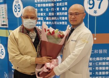 老翁深受退化性膝關節炎所苦　秀傳機器手臂人工膝關節手術 4小時就可以下床活動