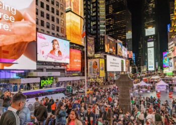 蔡依林26週年新專輯《Pleasure》　粉絲跨國地標應援齊賀生日