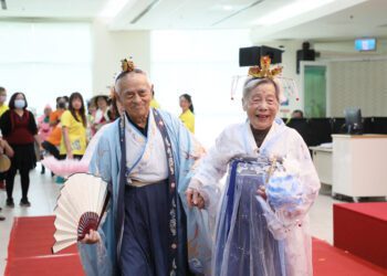 時尚登場！醫事C據點成果展示，阿公阿嬤走秀展現獨特創意