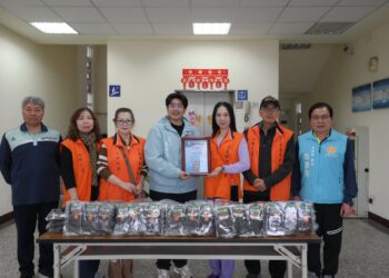 肯定花蓮市清潔隊辛勞 撿好康社團再贈360雙保暖襪