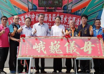 許淑華朝清宮贈匾上香　祈求縣政推動順利