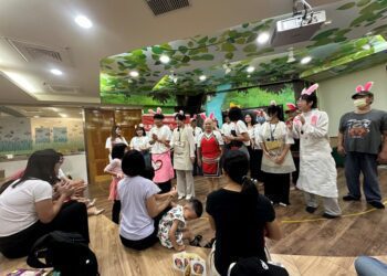 青銀共創繪本行動劇　朝陽科大銀管系USR創新照顧模式