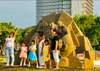 新北八里城市沙雕展延長開放 絕美大地藝術持續迷倒遊客