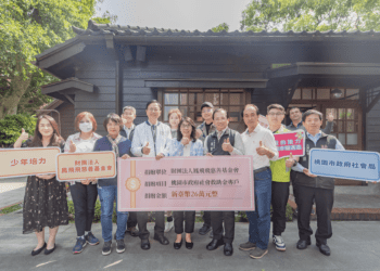 張善政感謝鳳飛飛慈善基金會捐款26萬元助弱勢少年