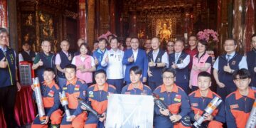 龍山寺長期熱心公益 助消防同仁完善救災救護裝備 侯友宜親自致謝