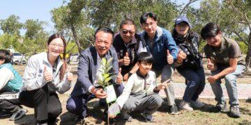 布袋高跟鞋教堂植樹節添綠意　500株喬灌木扎根打造濱海新景觀