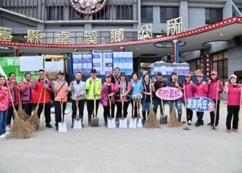 游淑貞攜清潔工具馳援 協助卓溪重建災後家園