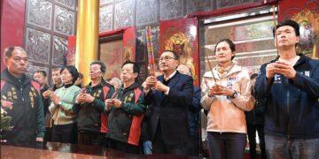 彌陀聖誕！侯友宜赴樹林光明寺、慈恩宮參拜 求新北市政圓滿