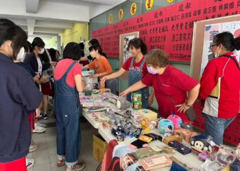 光華高中愛心二手市集「集愛送暖、為愛募資」