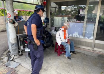 失智老翁迷途又虛脫　員警見狀驚覺事關人命重大急送醫