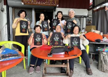 呈現南島原味 「達魯瑪克傳統刺繡」臺東圖書館展出