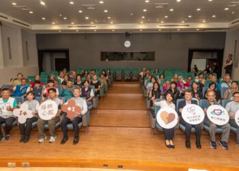 飽覽長者刻劃人生往昔　《烙映心蹤─創齡烙畫藝術共同創作展》展至10/20