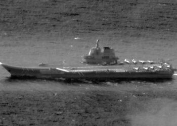 中共山東號航艦穿越巴士海峽　國防部公布清晰照