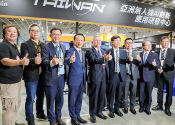 台灣國際人工智慧暨物聯網展開幕　翁章梁帶隊推廣「Drone Taiwan壯臺灣」無人機品牌