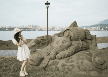 八里沙雕展最後衝刺 白天壯觀、夜晚炫彩燈光陪你賞沙雕