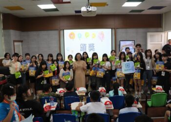 北斗國小攜手兩大科技大學　合辦雙語數位學伴計畫共度母親節