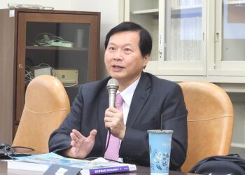 長榮大學博士班聘請藝群集團王正坤醫師授課分享美國碼頭工人罷工因應對策